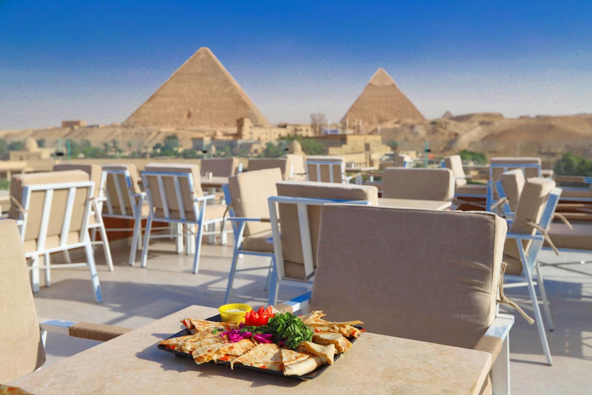 Gaia Pyramids Hotel Kafret el-Gabal Exterior photo